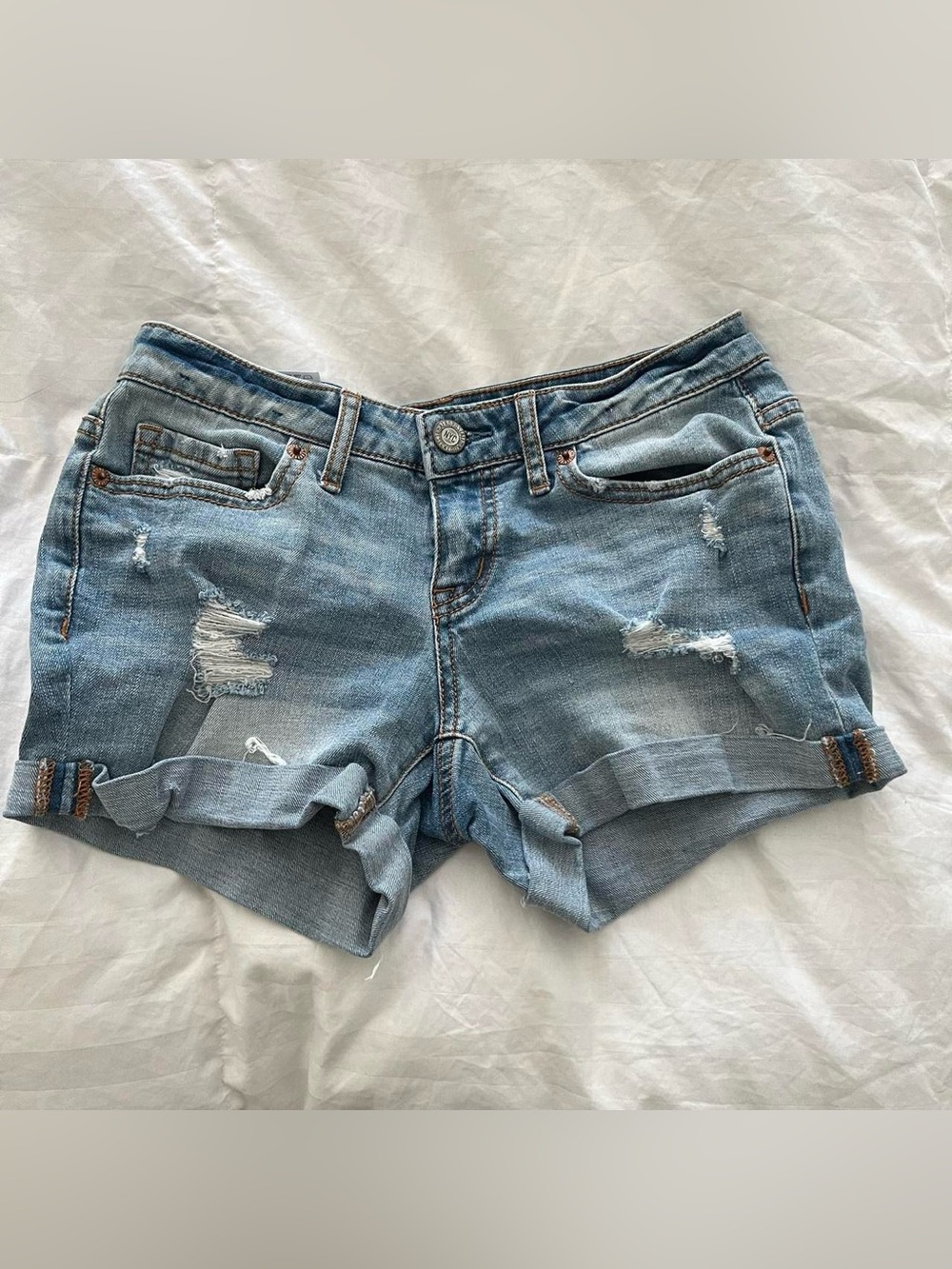 aeropostale light blue low waisted denim shorts